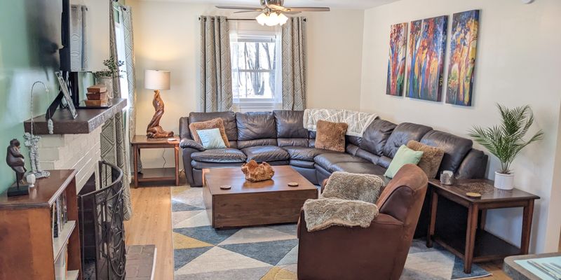 Pocono Summit House: 1308 Madison Ave