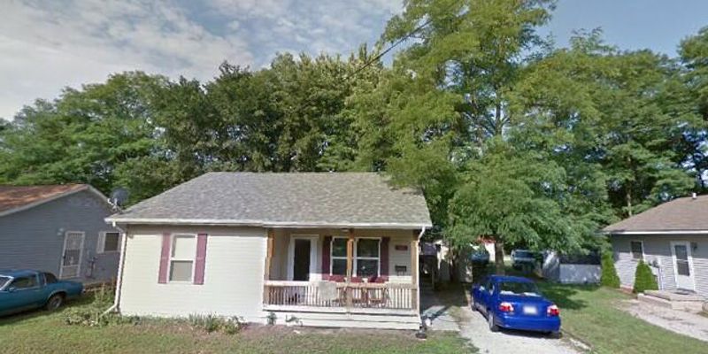 Michigan City House: 121 Schofield Court