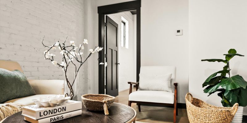 Aurora Apartment: 110 Cross St