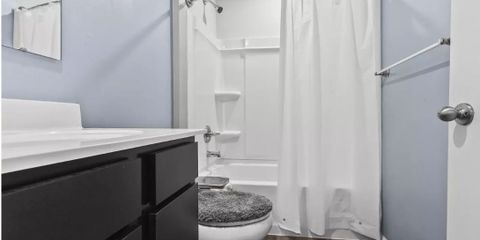 Capture full bath 2.JPG