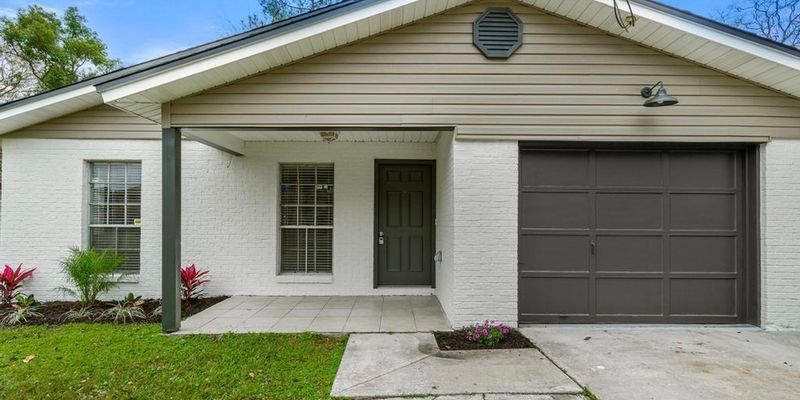 Jacksonville House: 4730 Barnes Rd S