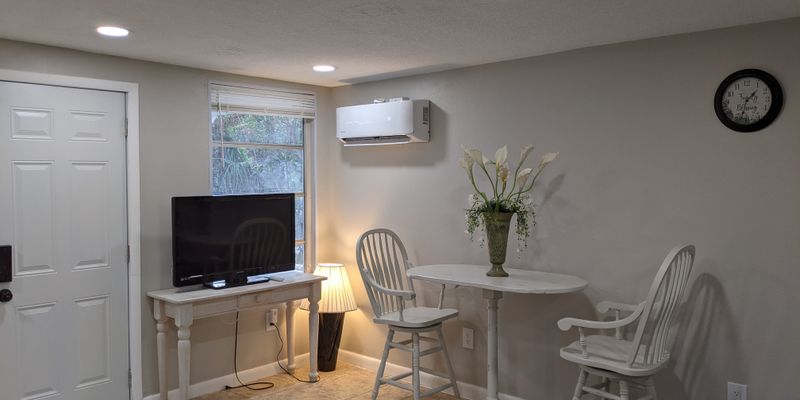 Melbourne Apartment: 2214 Post Rd