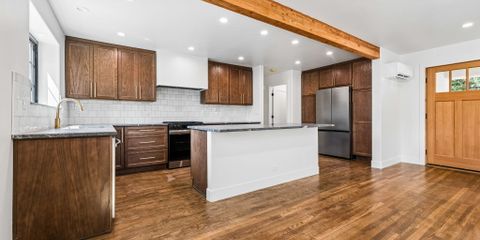 25-web-or-mls-669 E. 8th ave -25.jpg