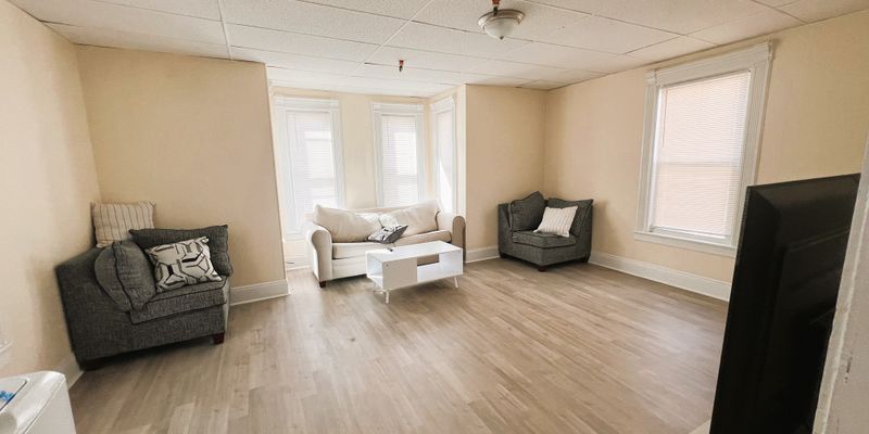 Lowell Apartment: 348 Walker St