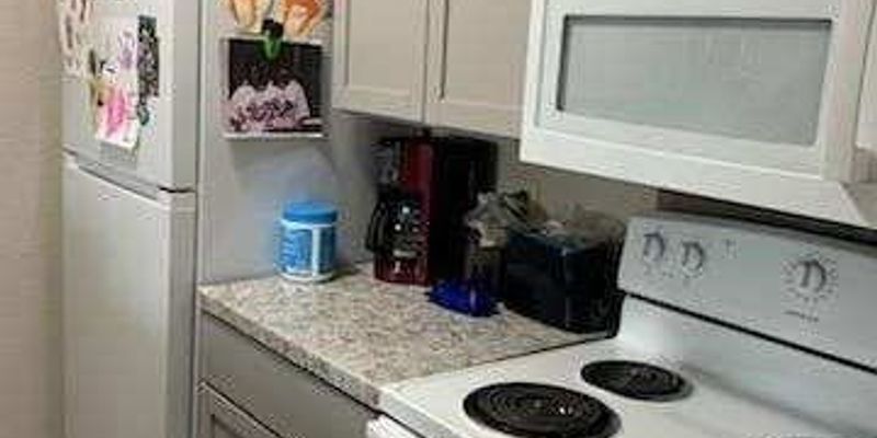 Litchfield Apartment: 910 E 2nd St