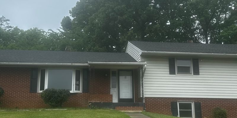 Lynchburg House: 28 Oak Haven Dr