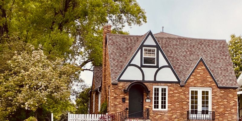 Logan Apartment: 197 Boulevard St