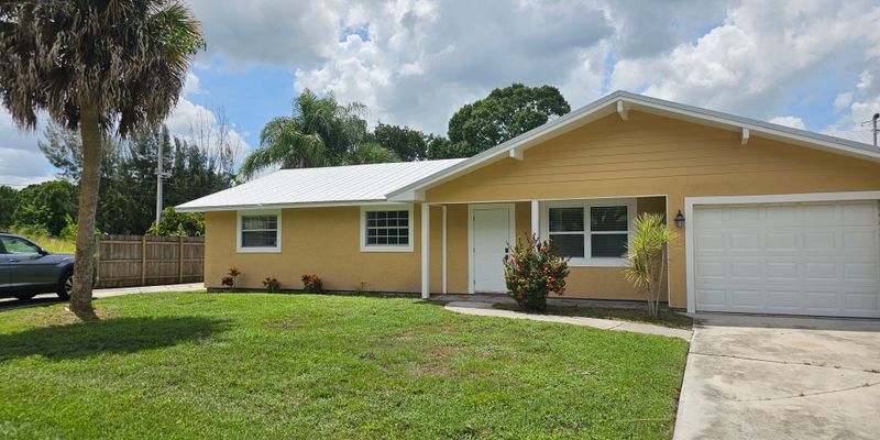 Fort Pierce House: 6107 Hickory Dr