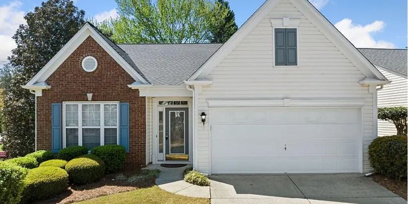 Duluth House: 4285 Prince Charles Dr