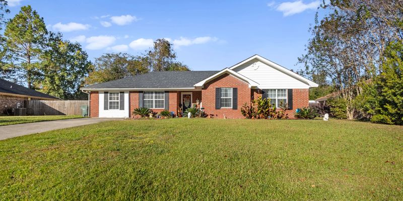 Hinesville House: 806 Hod Ln