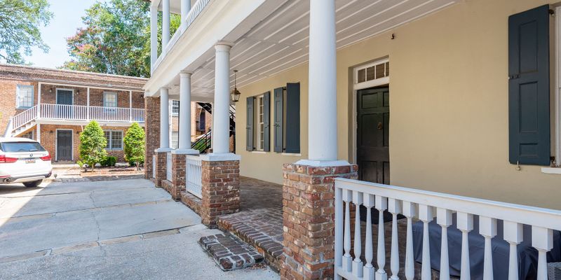 Charleston Apartment: 46 Queen St