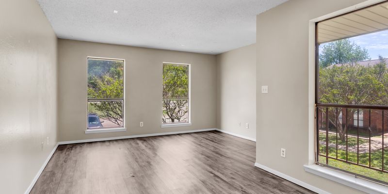 Kingston Apartment: 500 First St