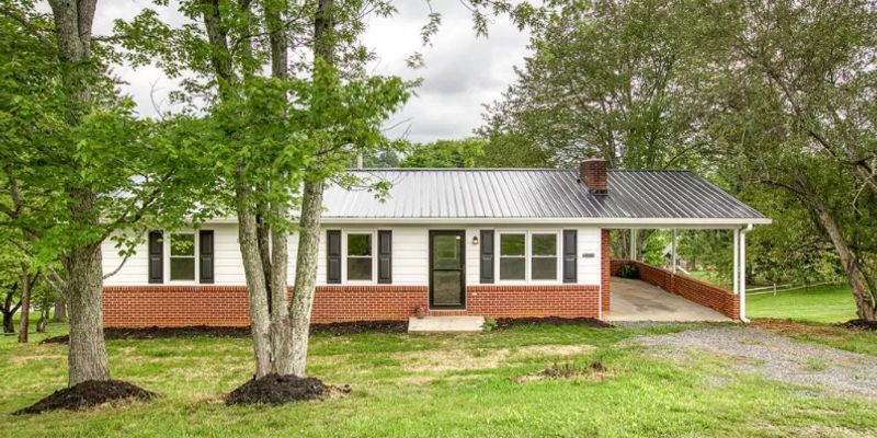 Abingdon House: 19359 Woodland Hills Rd