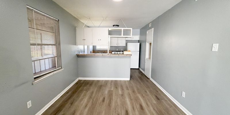 Lubbock Apartment: 1702, 1704, 1706, 2512 26th St