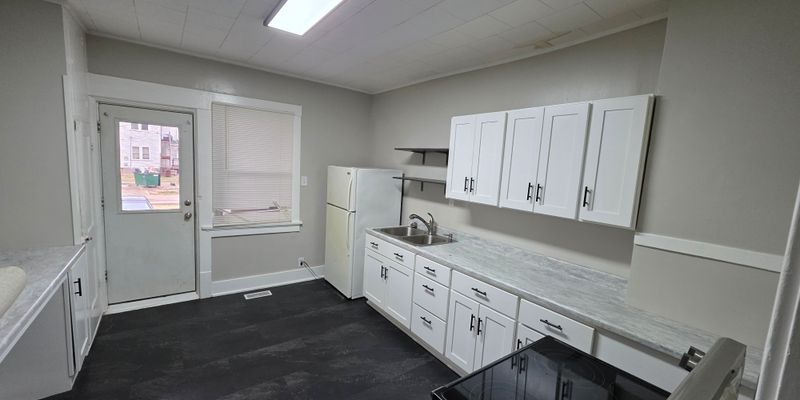 Clinton Apartment: 434 6th Ave S