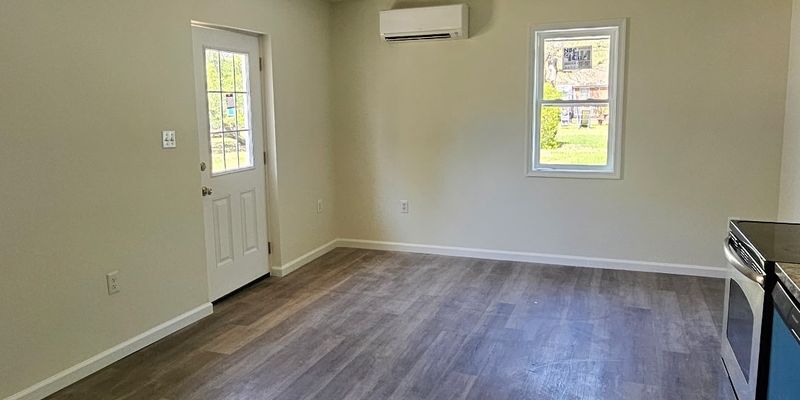 La Plata Apartment: 145 Quailwood Pkwy