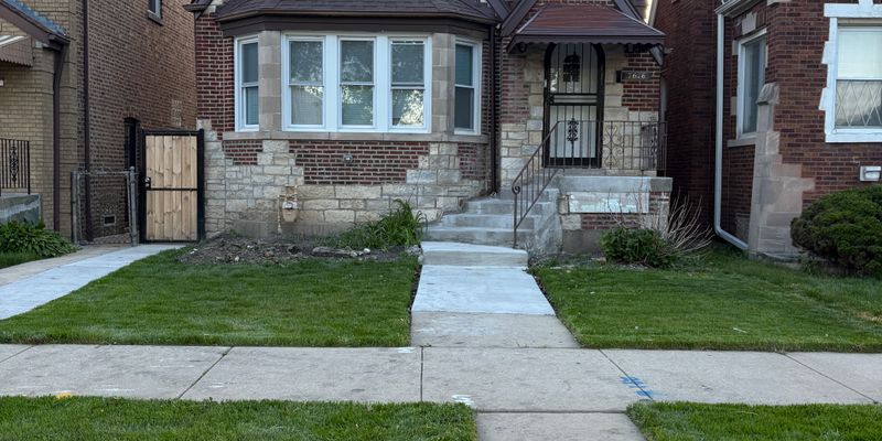 Chicago House: 7616 S Winchester Ave
