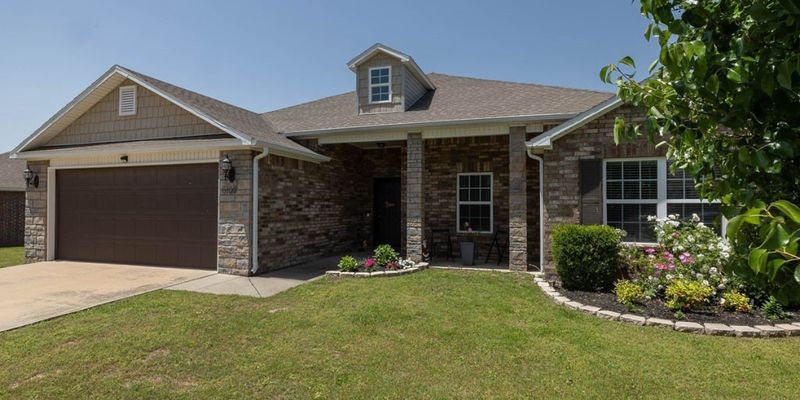 Bentonville House: 6108 SW Warrington Rd