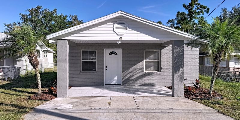 Lakeland House: 2408 E Magnolia St