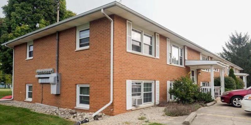 Paw Paw Apartment: 915-917 E Main St