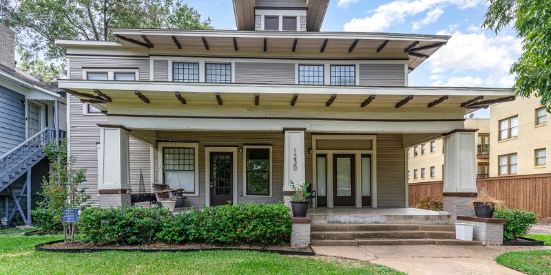 Dallas Apartment: 1230 Kings Hwy