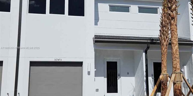 West Park House: 5045 SW 37th St