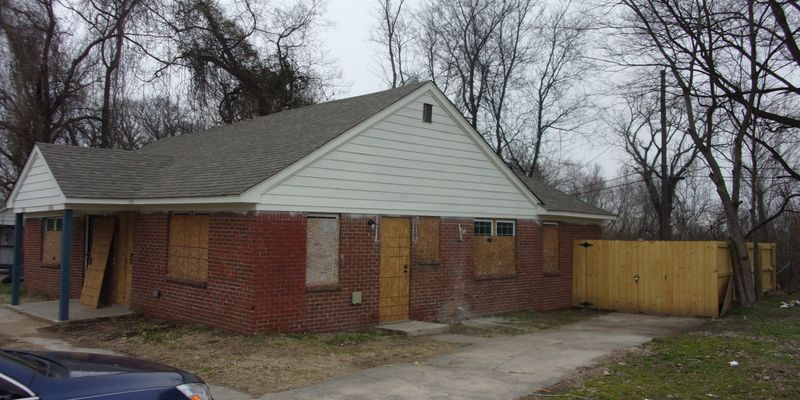 Memphis Apartment: 1150 N McNeil St
