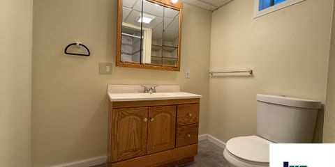 24. Bath2.jpg