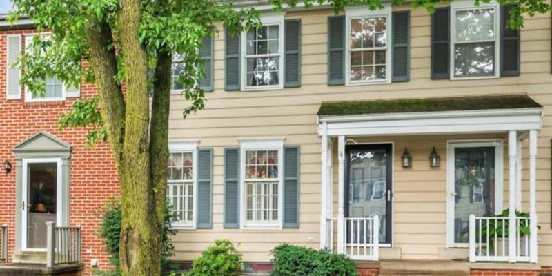 Frederick House: 8294 Black Haw Ct