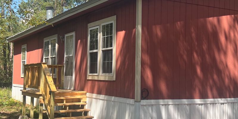 Livingston House: 477 Windwood Dr