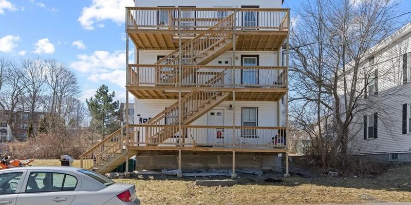 Biddeford Apartment: 170 Cleaves St