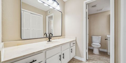 18-web-or-mls-6374 Peacock Hills Dr, Houston, TX 7703-018.jpg