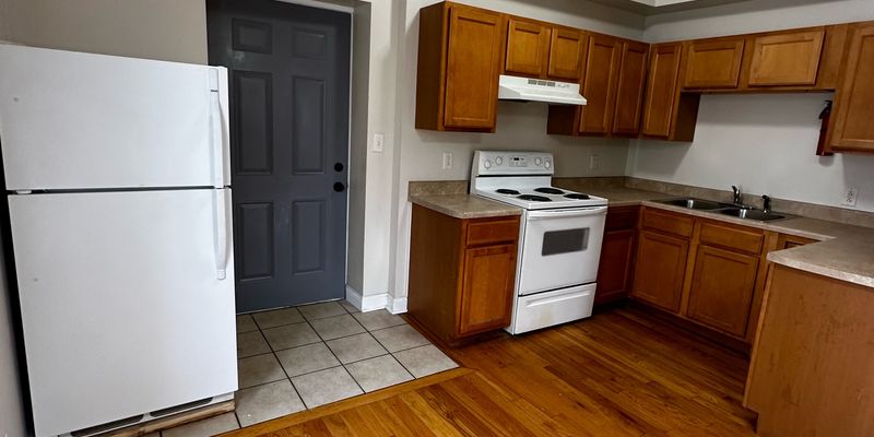 Dubuque Apartment: 1651 White St