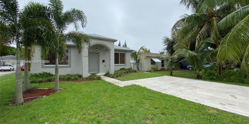 Hollywood House: 2700 Fillmore St