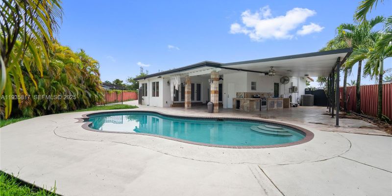 Miami House: 13611 SW 77th St #13611