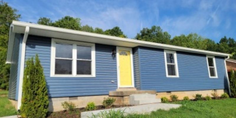 Nashville House: 348 Kingview Dr