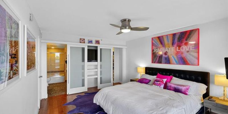 Miami Condo: 2555 Collins Ave