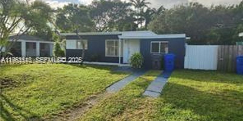 Hollywood House: 6350 Mayo St