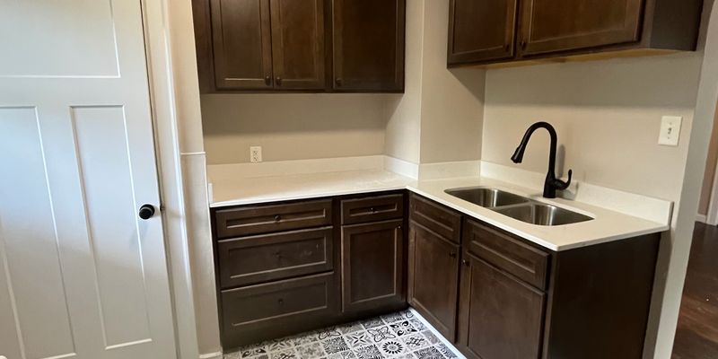 Waterloo House: 327 Polk St