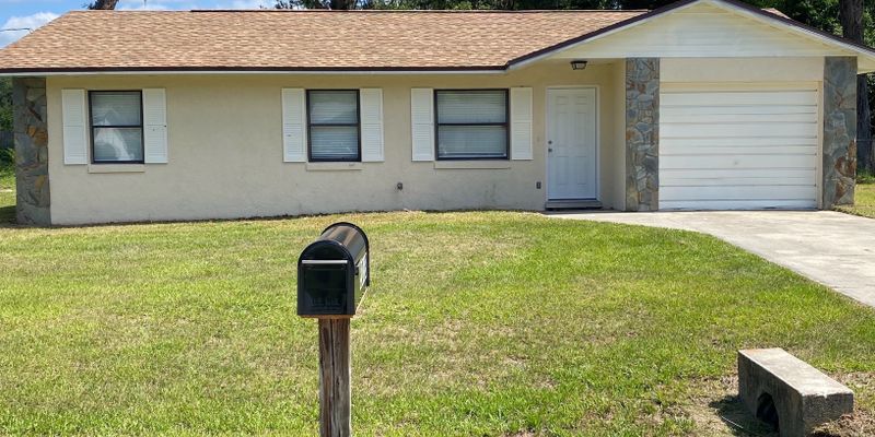 Ocala House: 2033 NE 59th St