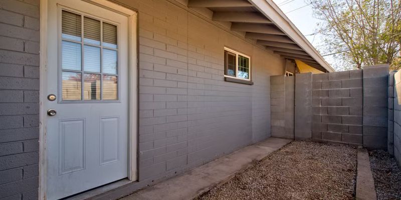 Tempe Townhome: 933 S Farmer Ave