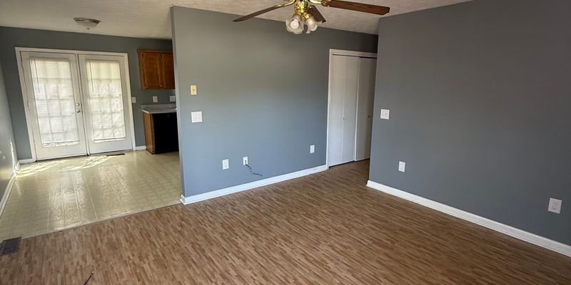 Florence Apartment: 211 N Patton St