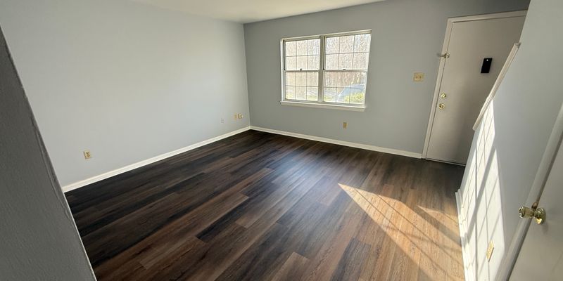 Ridgeway Apartment: 855 Vista View Ln