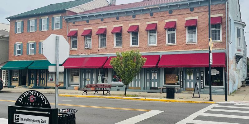 Chillicothe Apartment: 93 E 2nd St