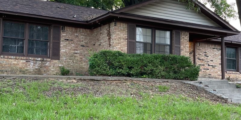 Tyler House: 3337 Paluxy Dr