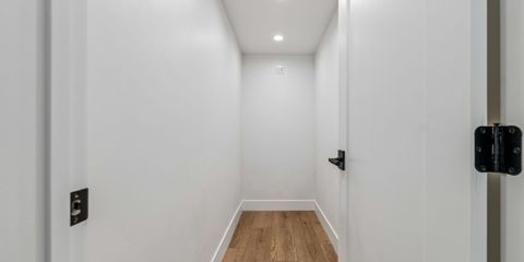 4-web-or-mls-669 E. 8th ave -4.jpg