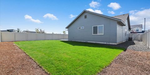 26-Backyard.jpg