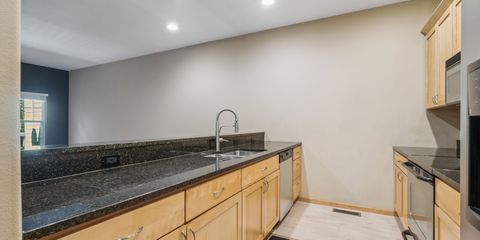 07-119 1894_N_Dubuque_Rd.jpg