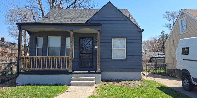 Detroit House: 19754 Goddard St