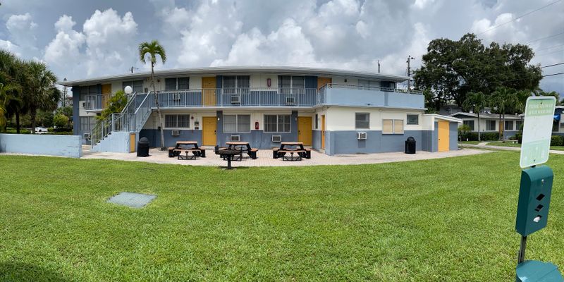 North Miami Apartment: 1605 NE 126th St
